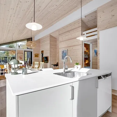 Vakantiehuis Aruna - 550m From The Sea By Interhome